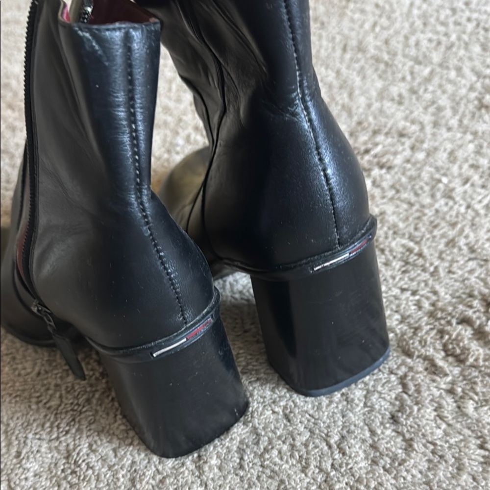 Tommy Hilfiger Black Heeled Boots Sleek Leather Design